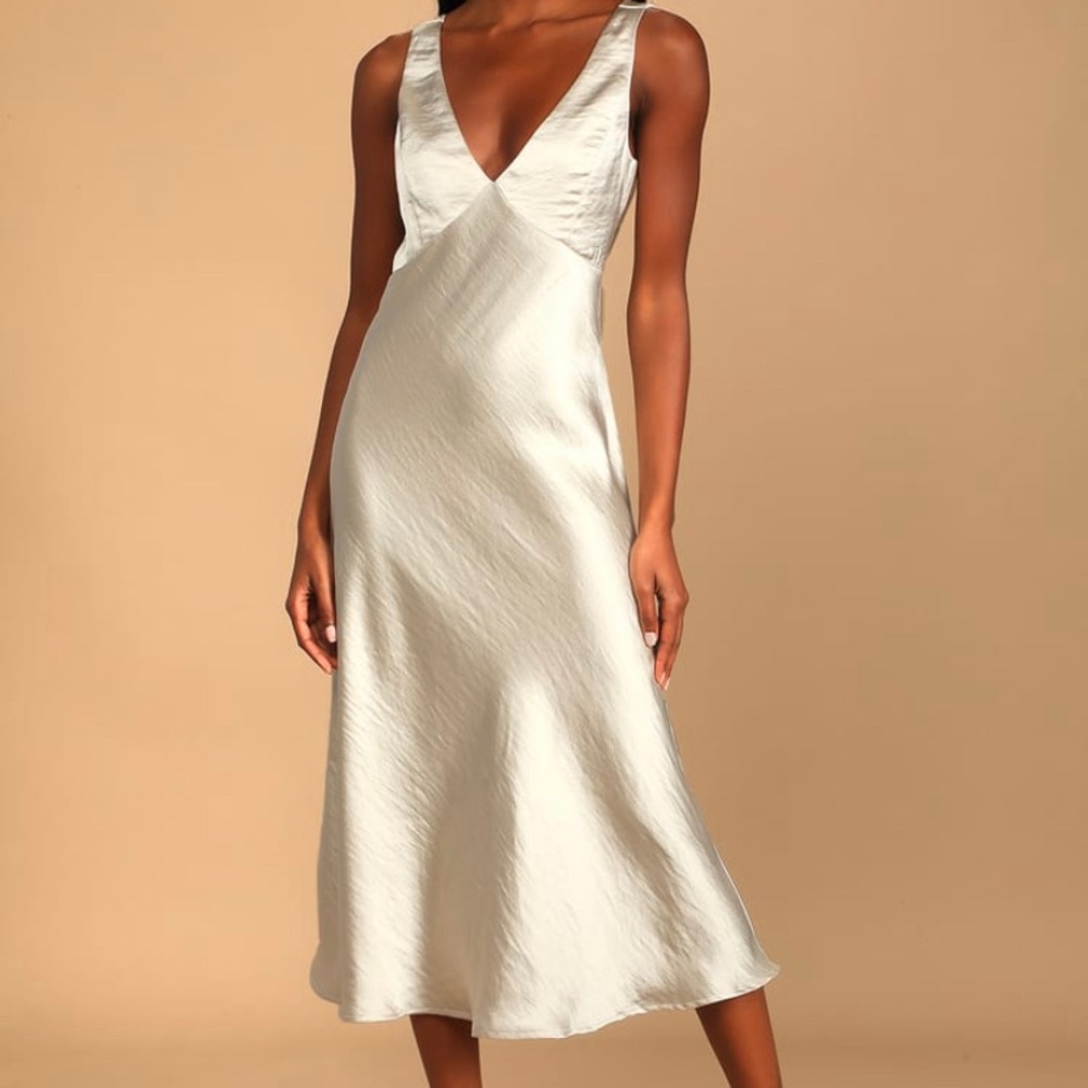 Lulus champagne cowl back midi dress. BNWT! Women’s size small